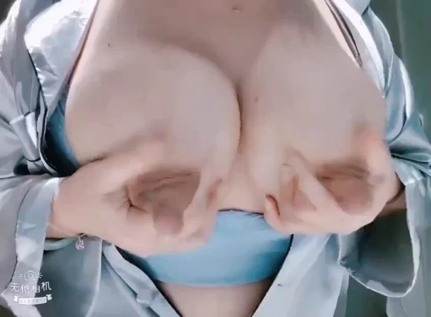 喝奶时间已到 主人来喝吧👅 https://t.co/oVlapZxnWe