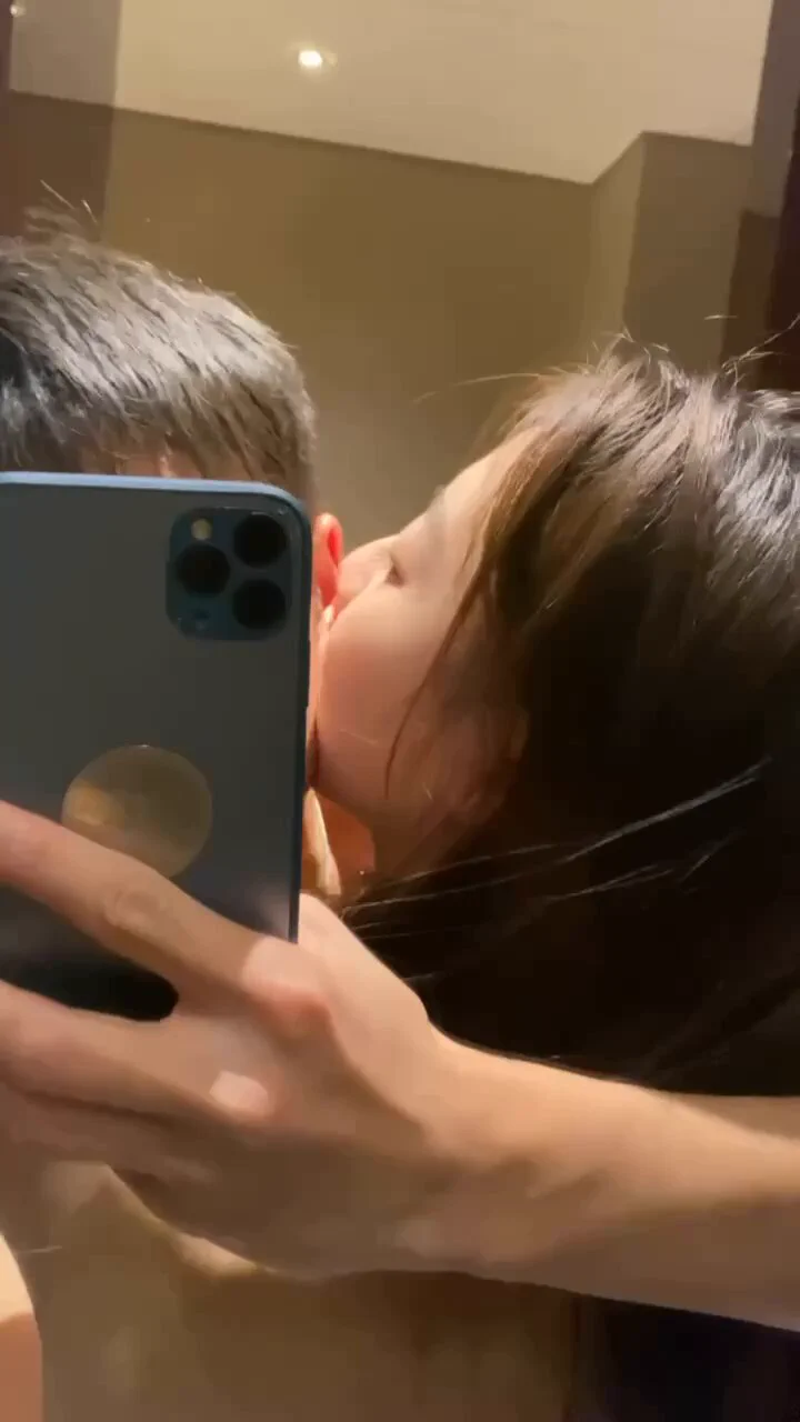 这种母狗，已经被男人调教的非常听话，特别喜欢男人来扣他的骚逼。你们想要来一只这样的母狗吗？更多母狗曝光 学生肉便器 点进我主页电报 周末更多福利投稿💌：@SexytoBaby@SexytoLady@SexytoDoll@SexytoGirl https://t.co/a5VbZLjknE