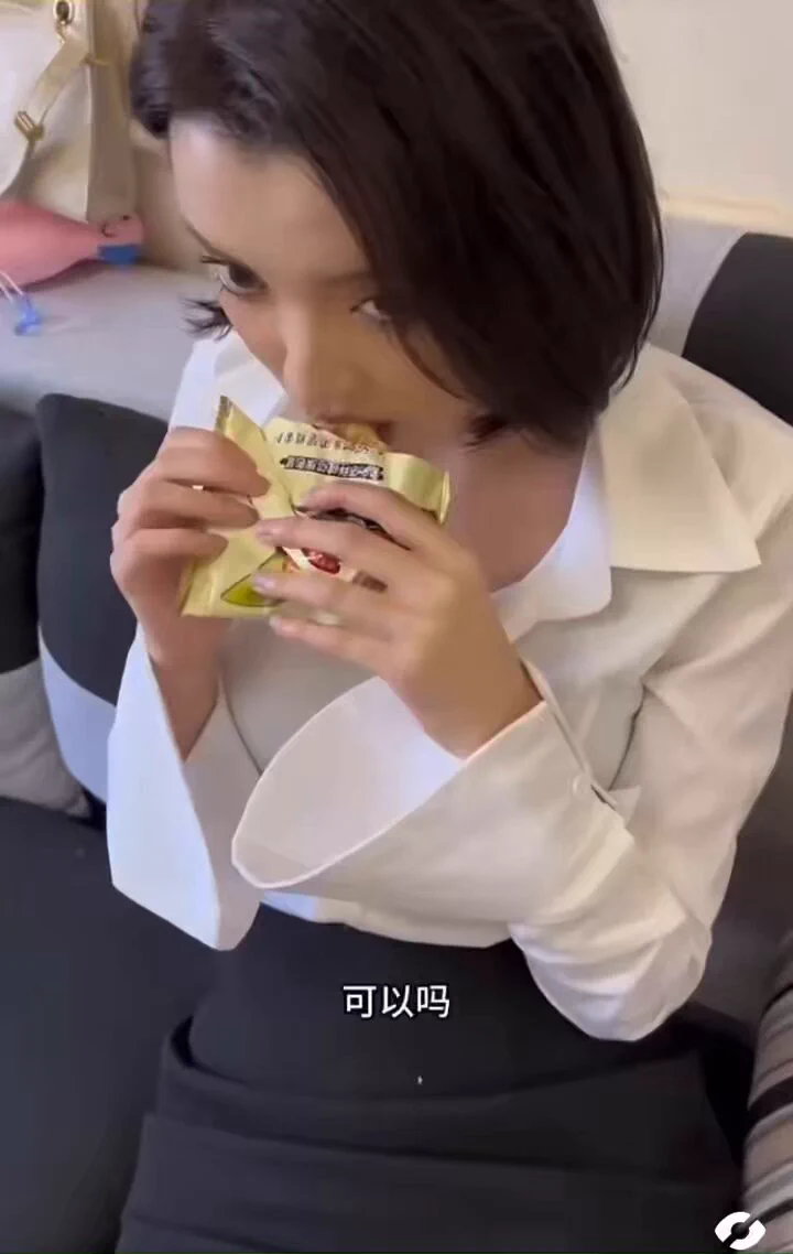 女友长的漂亮就是伤身，午后休息都要干一炮😝😝完整视频在👇👇或主页链接下载观看 https://t.co/fjE44WOvEa