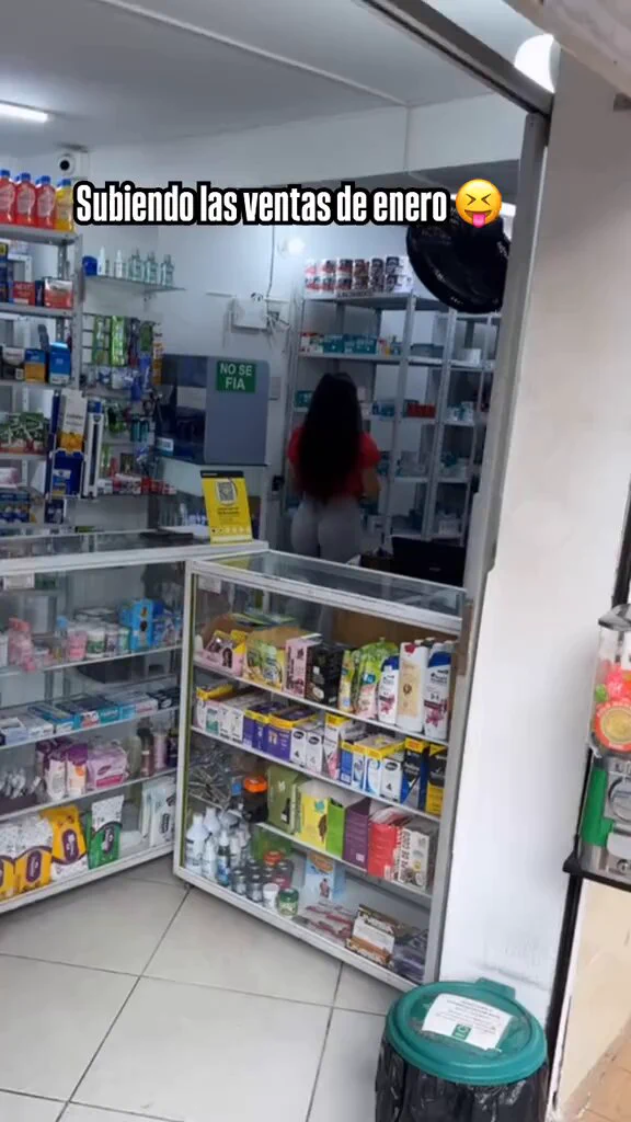 El abuelo ahora no quiere salir de la farmacia y tuve que venir a indagar. Desde hoy todos sus medicamentos se los compro yo. https://t.co/lKWUBx1B7C