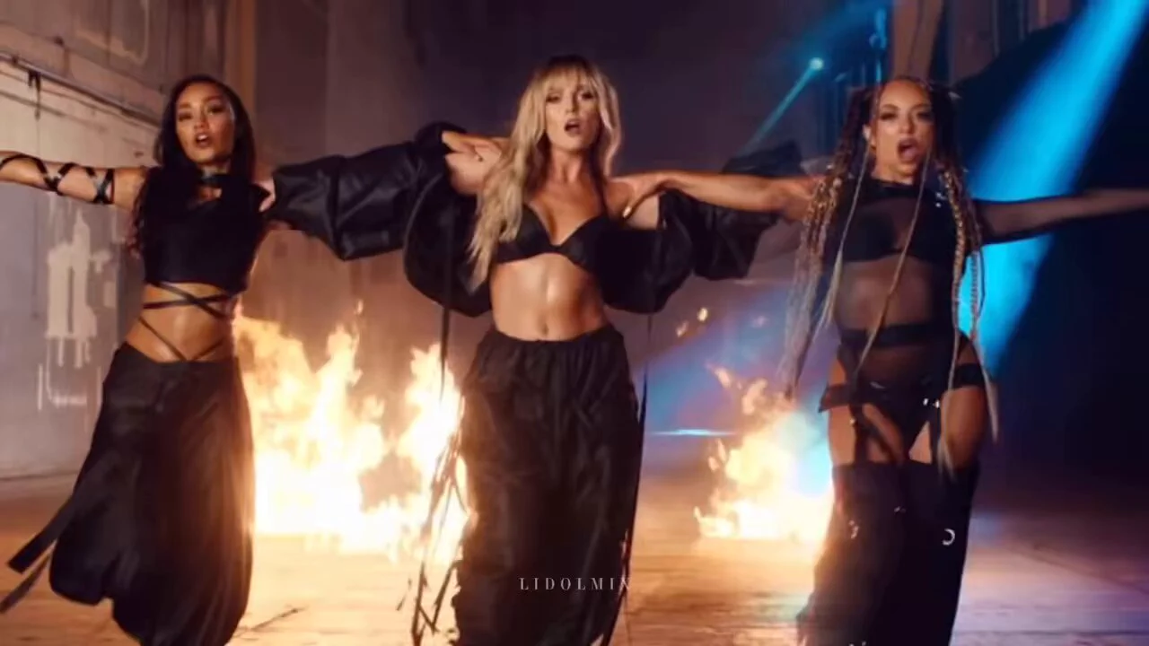 little mix were living off of scraps lmfaoo she can make a dollar go a long way https://t.co/DYwGobcMIB