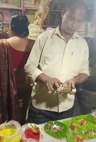 That dude in the background 😳 https://t.co/mz8zy4bt3P