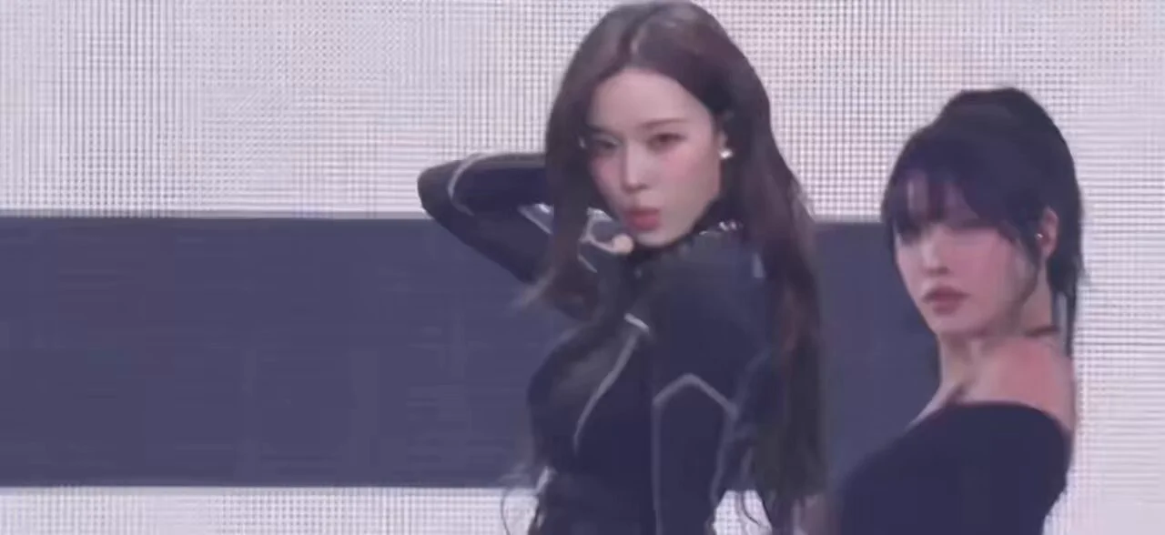 ONE LOOK GIVE EM WHIPLASH https://t.co/YYn1PV3hVu