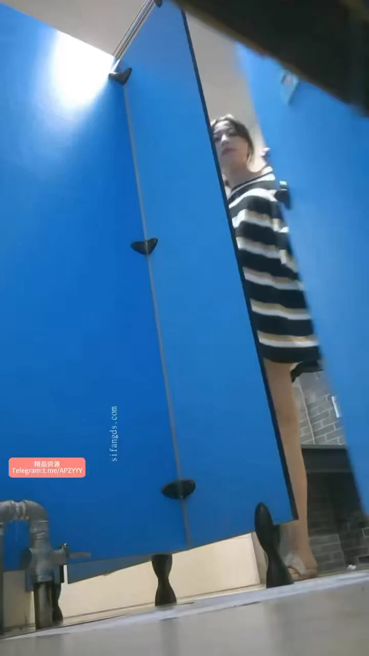 ✨身材超好的美女调整内衣 下面的骚逼好黑啊！最后来个夺命蹲蹲！
👉: https://t.co/lVNgyEei3h https://t.co/vgrtCeyeMC
