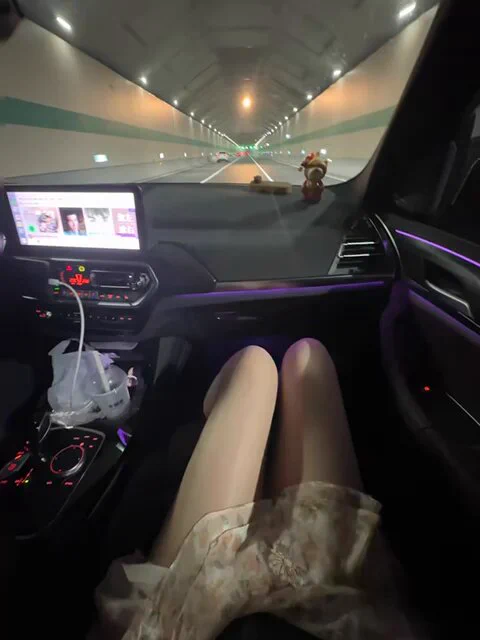 马上到深圳闺蜜家，自从被她发现我玩推特后，我就一直想说服她然后找一位幸运儿体验一下这种双倍快乐！ https://t.co/DrCRLdbfJU