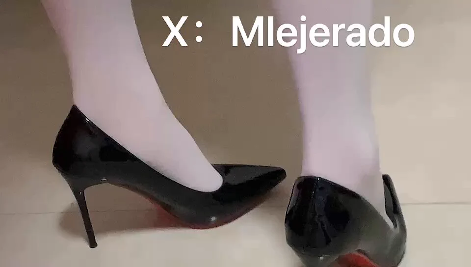 哪只骚货想被我踩的？？？ https://t.co/EN5aUwZ3JH