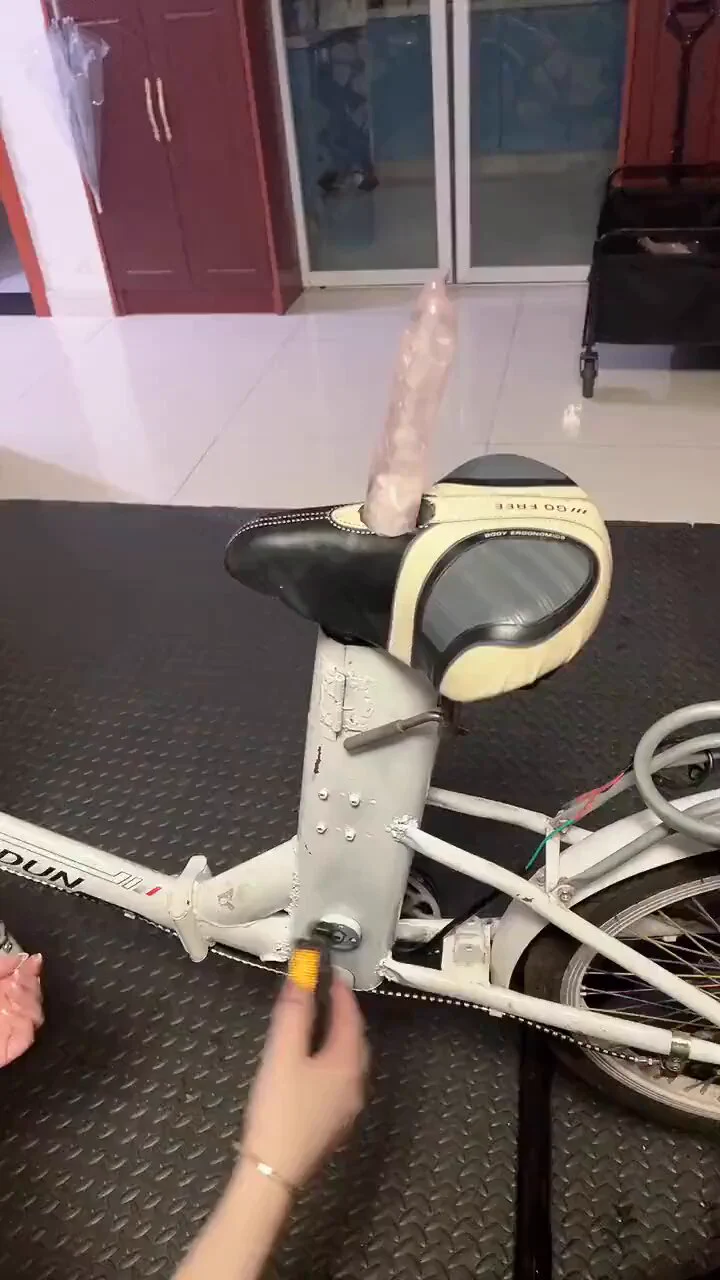 高中教师周末出来锻炼身体和自己的骚逼 享受高潮再唱歌 别嫌弃你会爱上它带来的快乐 全自动把自己高潮潮喷，真是为人师婊需要调教教程和不会操作的私信 #调教 #女奴 #圈养 #字母圈 #圈养 #露出 #反差 #母狗 #女m #淫荡 #性瘾 #肉便器 https://t.co/OTPd2i8OWE