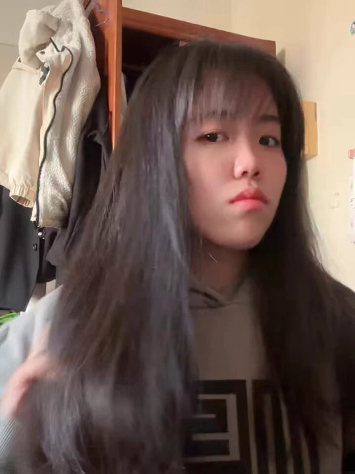 Good morning 🥶🥶🥶禮拜一症候群ಠ_ಠ頭髮好像太長了😳小時候狗狗捐過頭髮 哭得稀裡嘩啦😆 https://t.co/vZMijNEyWp