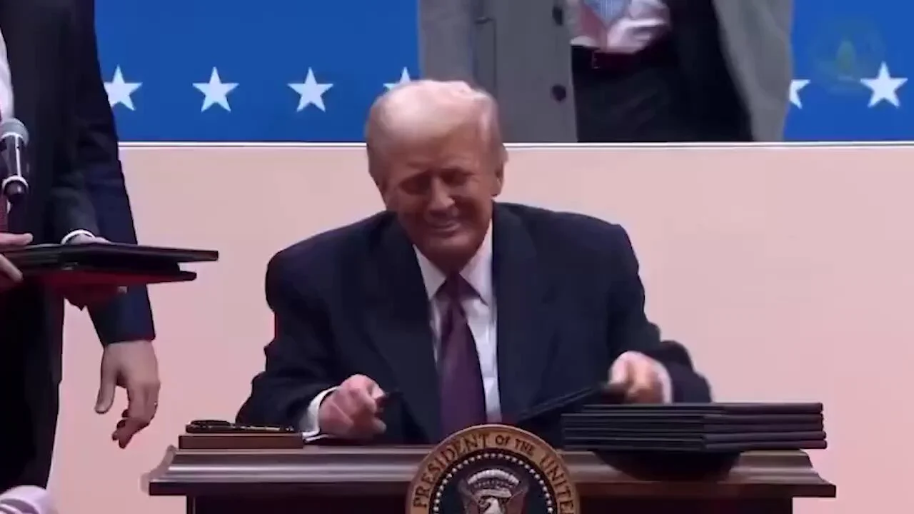 Trump Signs Executive Order Forcing Entitled Pampered Federal Employees To Show Up For Work.Watch Our LIVESTREAM:https://t.co/lRa0L2y5nB https://t.co/FZQLJQyvZe