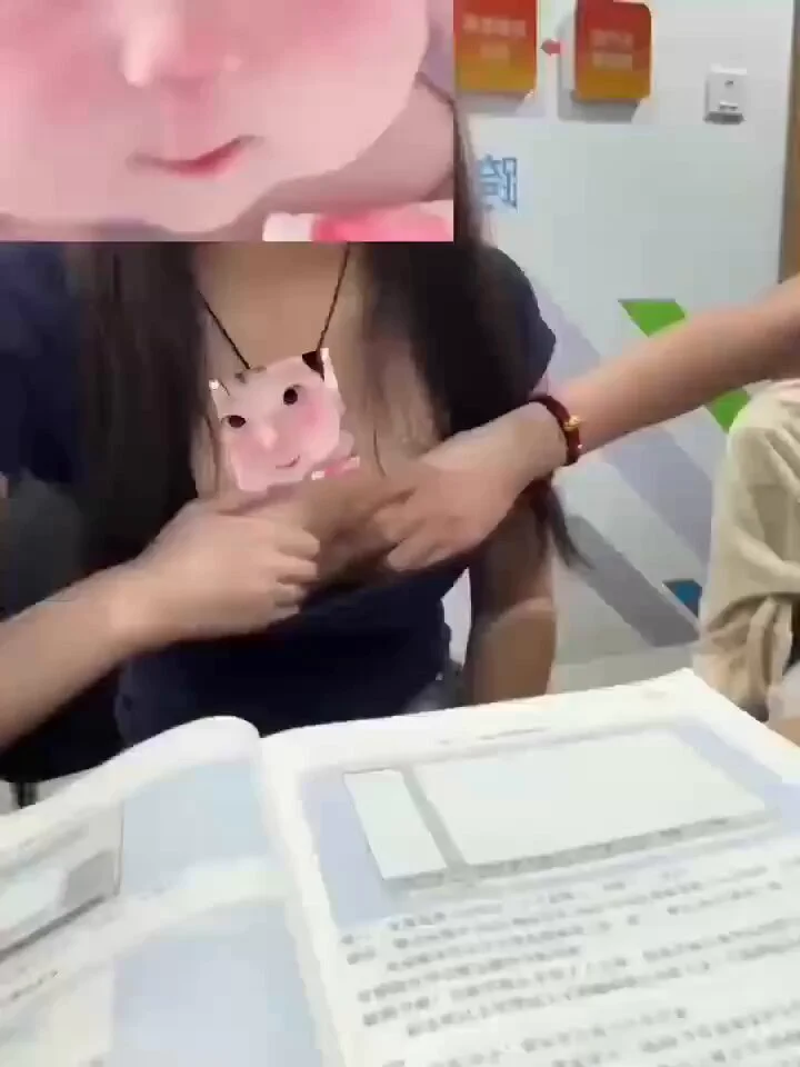 吃瓜 大学 学生 教室 我也想摸摸 这奶子我是真的想摸啊🚫因时长限制🚫🔞完整版已放评论区 进电报群观看🔞 https://t.co/uAdtelBn8F