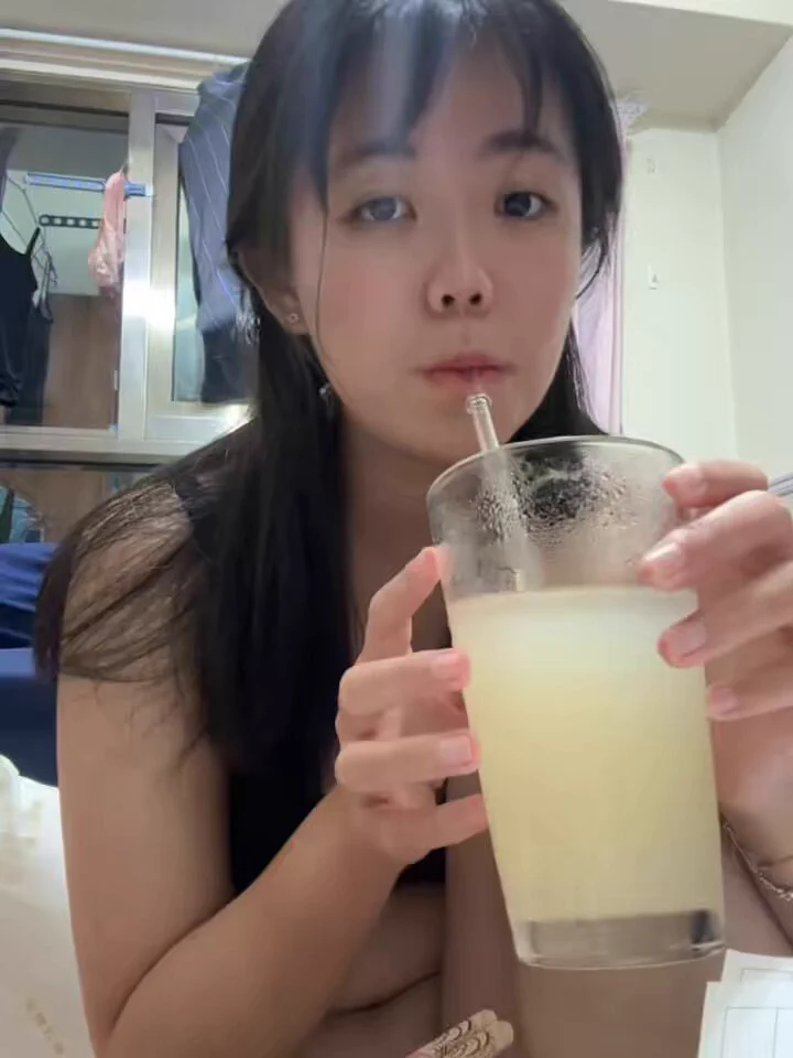 狗狗超喜歡吃生魚片🤤雖然才8. 但是狗狗已經在小酌了😆希望狗狗明天爬的起得來載閨蜜閨蜜說要留一點肚肚去吃和牛🤣富士山下 狗狗很喜歡這首歌😳 https://t.co/pg1a4sPcl6