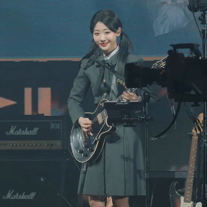 my god look at how hina nailed playing rebound on her new gibson les paul custom guitar https://t.co/xIoxQBq3p4