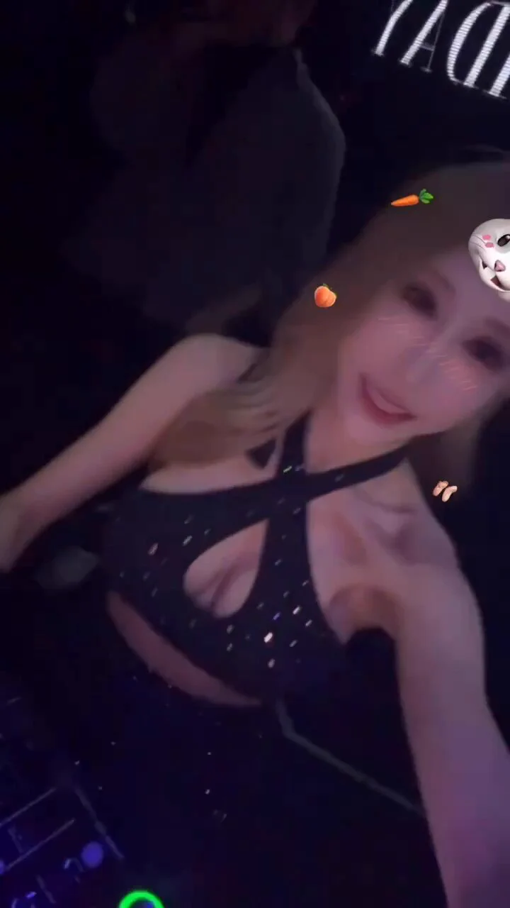 現在也是兼職DJ唷🥰每個月都有百大DJ投票這個月開始的每個月都可以投唷！🐰百大DJ投票處https://t.co/lhyKdNAP0F https://t.co/V9Mban9a9N