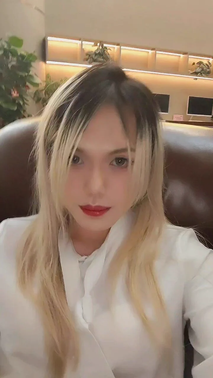 春节渡劫结束～✈️回上海啦，直接换上骚逼ol装～#上海ts #伪娘 #女装子 https://t.co/YOg4m3Ol7e