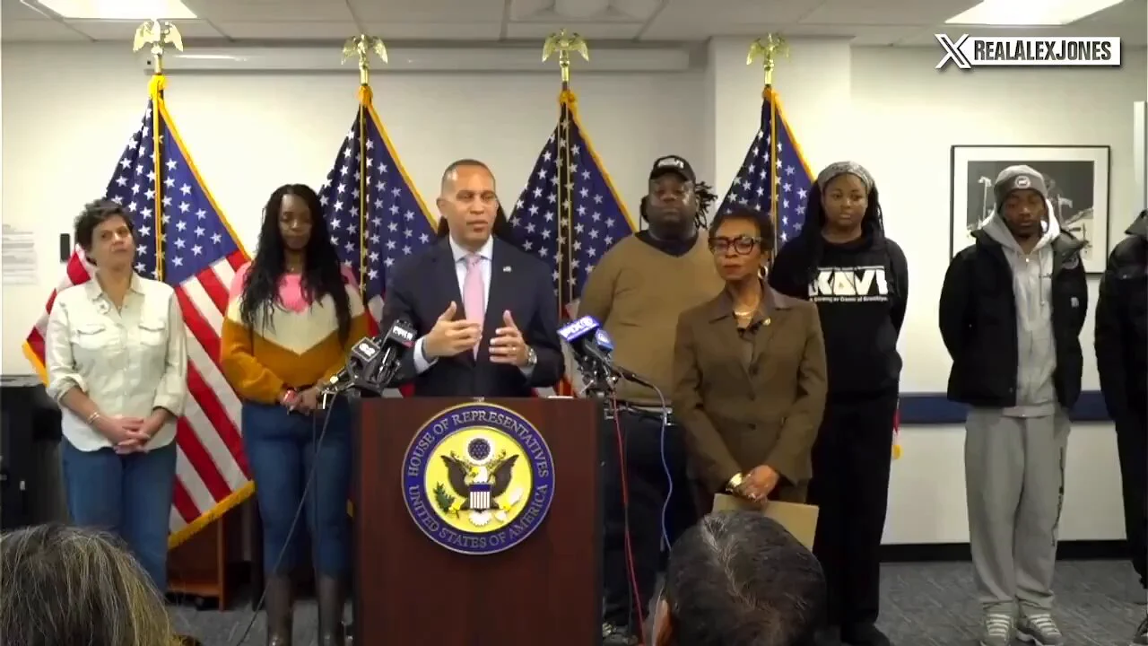 Ultimate Proof The Democrats Are The Party Of Violence.Hakeem Jeffries Is Once Again Riling Up The Democrat Hoards By Calling On Them To "Fight It In The Streets."Find More Breaking News And Reports Here:https://t.co/aVQ2YhF0pb https://t.co/fRcIUGNCI4