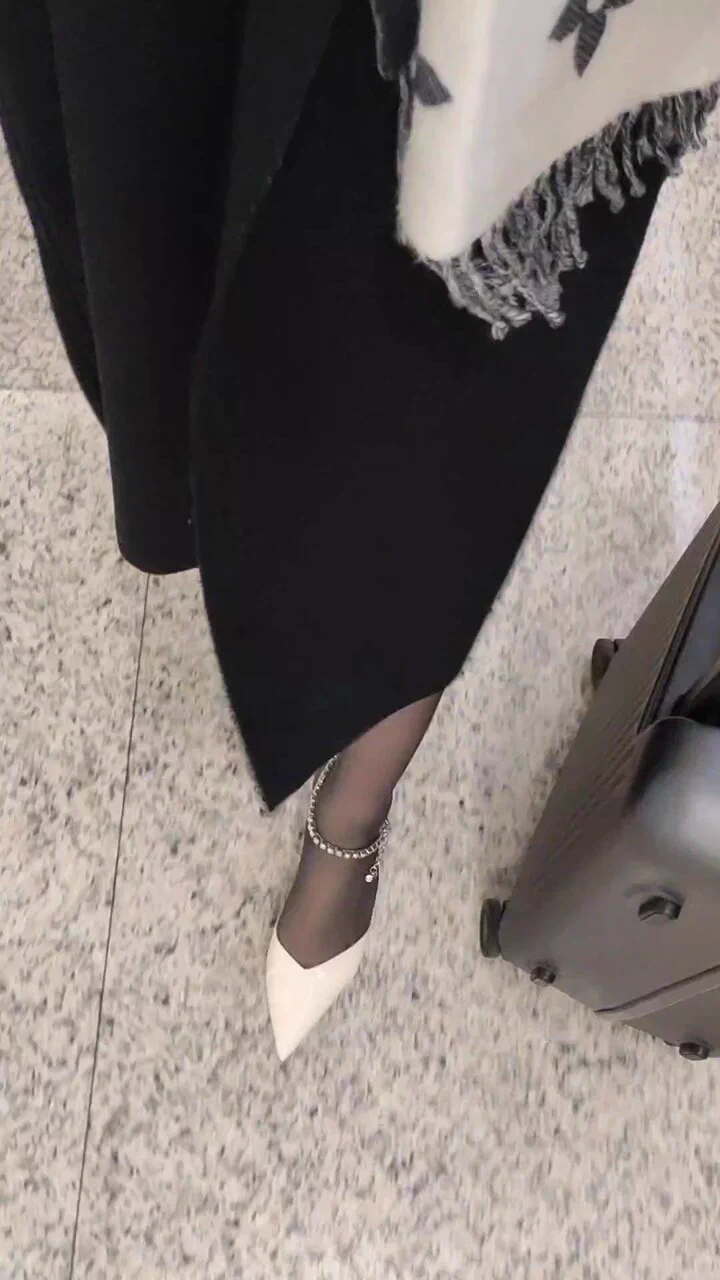 蹬蹬蹬蹬蹬～大衣一脱，爱了吗～#上海ts #ts https://t.co/YTJ2PHWcyN
