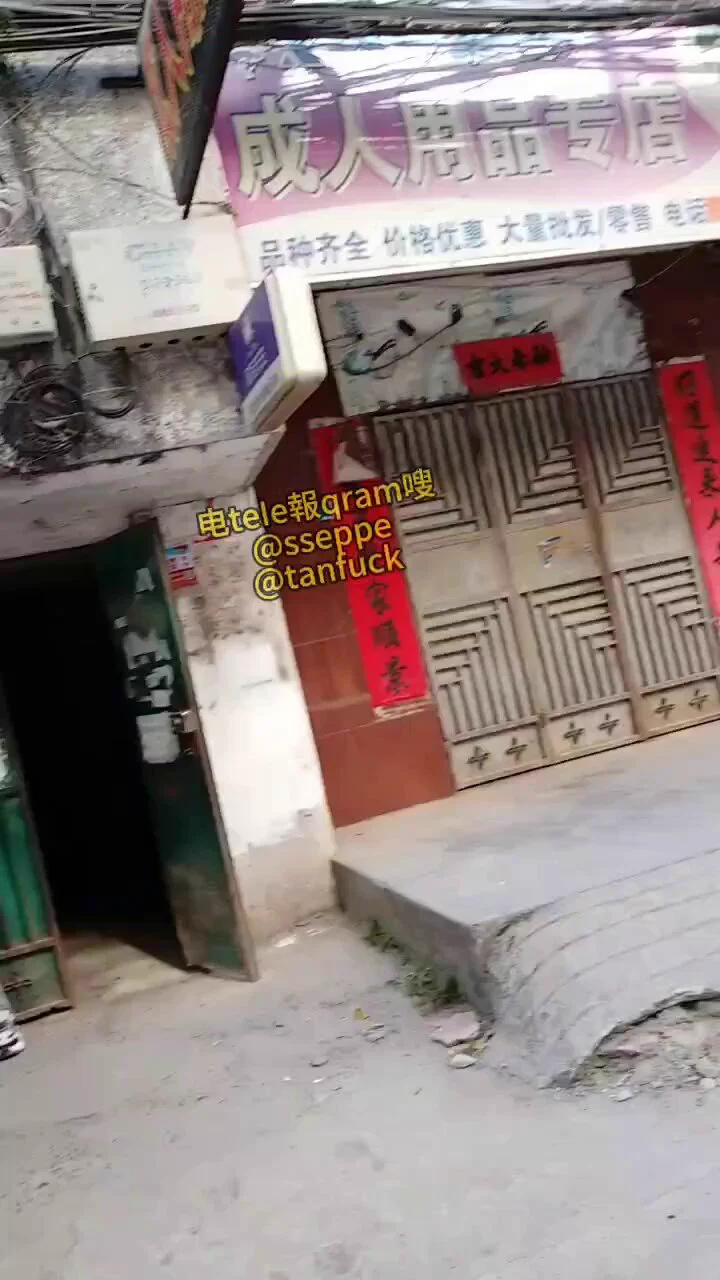 今天到 #惠州 扫街,碰到这个四川的小姐姐,说马上就要回家过年,准备相亲找个老实人嫁了,过完年不来 #广东 了。 https://t.co/des44k2HZT