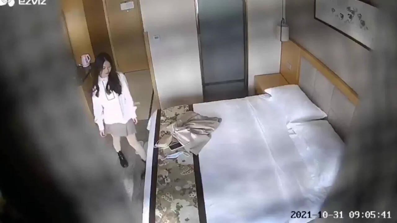情人节男子准备二件小礼物哄女友，女友开心的马上脱衣服洗澡上床，一场精彩大战马上开始，男友今天特别猛，花钱买了礼物要在女友的身体上赚回来，各种姿势把女友操一遍，连操二次，这下钱花的值了 完整版76分钟在首页置顶TG群 https://t.co/fEXeAW8cYE