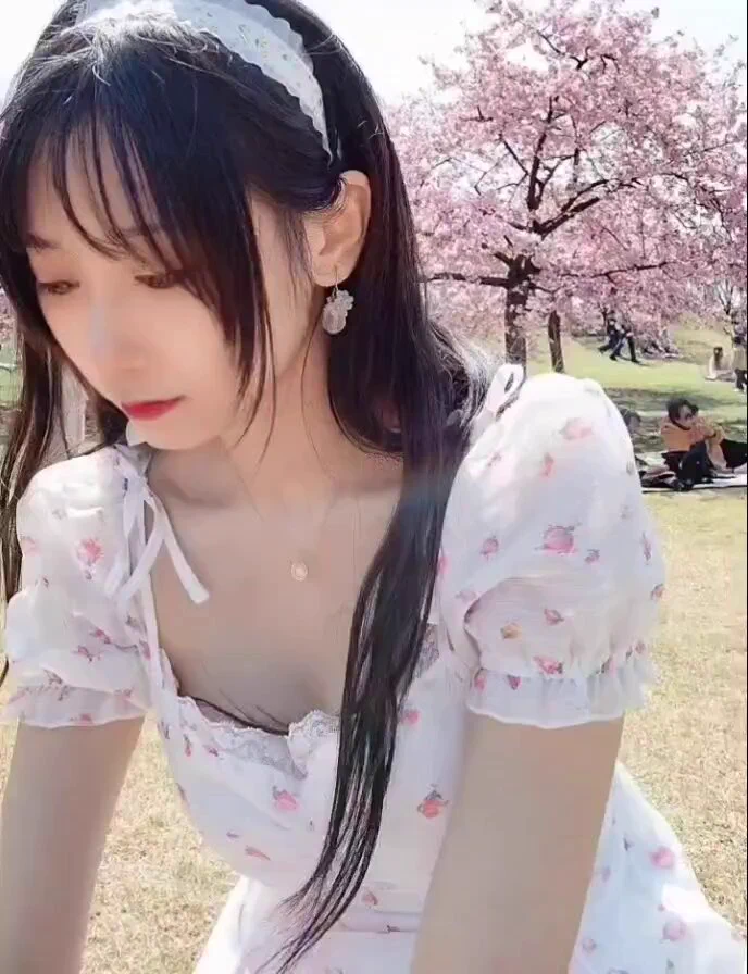 #波喵喵喵 这大奶真不是盖的，又软又Q又大 https://t.co/J7uR1bYdfp