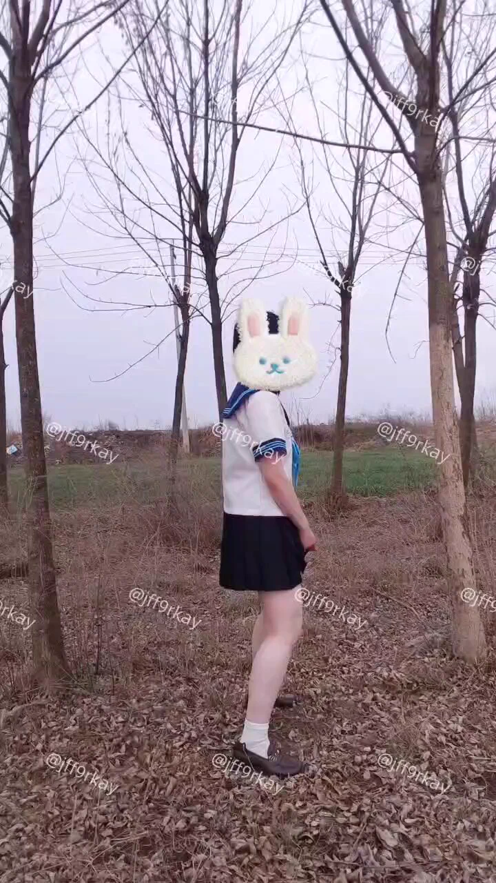 天呐，看见一只骚母狗在户外尿尿也太羞耻了叭@SexytoBaby@SexytoLady@SexytoDoll@SexytoGirl https://t.co/9pcoQCidn6
