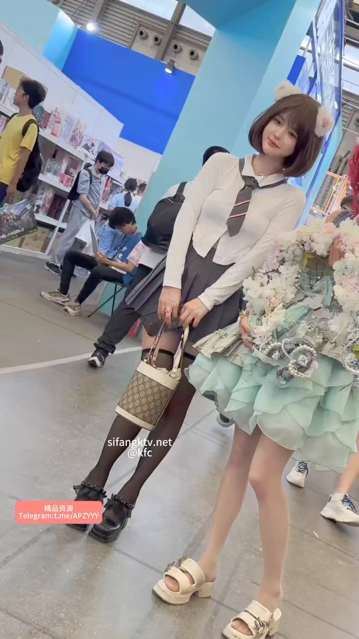 ✨极品短裙骚丁靓女逛街 同好尾随CD被抓 👉: https://t.co/MFqLOBZ3YM https://t.co/kQPEwivclo