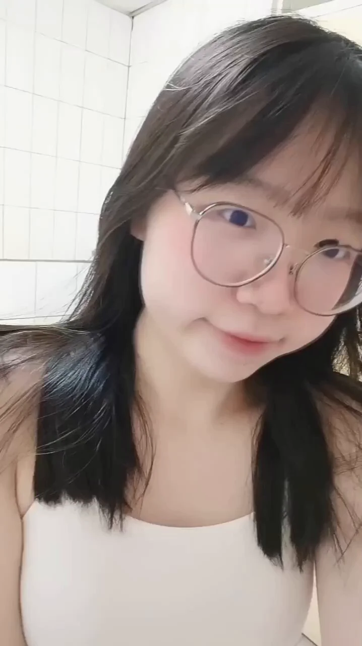 大奶 喜歡嗎？ 喜歡的+1 給你看我的大奶照片 真奶照喔🤭 #大D奶 #台中西屯 https://t.co/WXD6rdpHOx