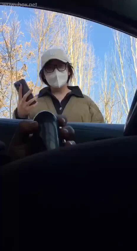 随机美女路人帮扶飞机杯，扶的那一下就射出来了，和美女商量了一下给1000块让美女帮我口干净，马上就来副驾驶了。@TammyCook16958洛丽岛👇🏻https://t.co/GSjKO8MK2c搜索：车上 https://t.co/buGO8dCT5X