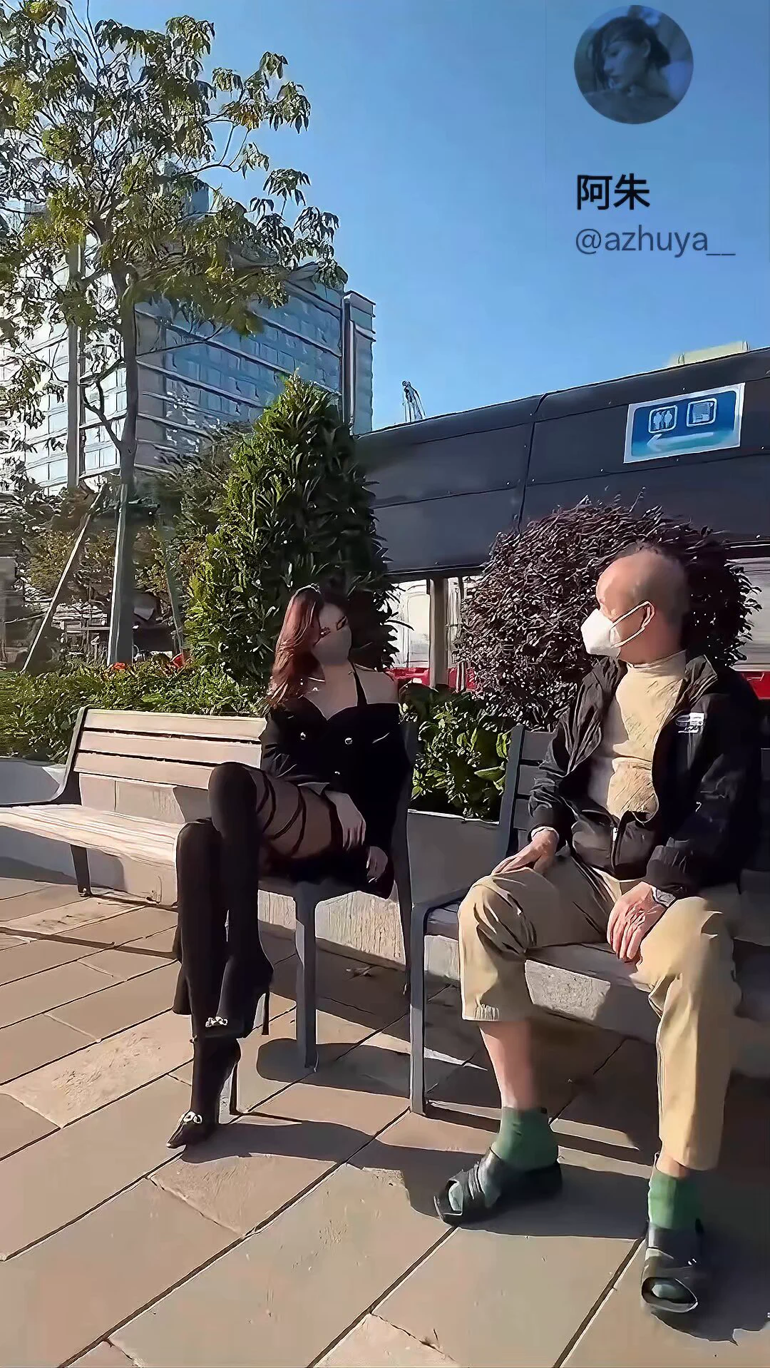 调教任务，在马路边露出散步.这个👴🏻好淡定，直接上手啦！表面是个不爱说话的御姐，背后是个任人摆弄的骚母狗！@SexytoBaby@SexytoLady@SexytoDoll@SexytoGirl https://t.co/7R1B2TrAqZ