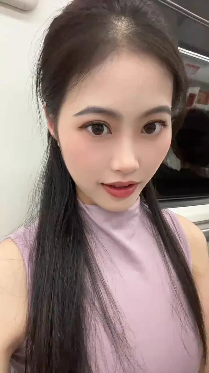 蜡烛有心，于是它能垂泪，能给人间注入粼粼的光波，杨柳有心，于是他能低头沉思，能给困倦的大地带来清新的嫩绿，百花有心，于是他们能在阳光里飘出青春深处的芳心。 https://t.co/zzJcQsPlJi