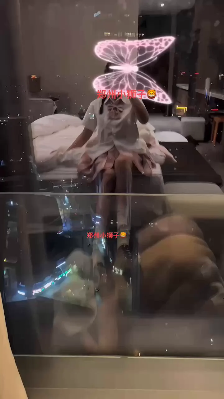 主人踩在你的狗头上 欣赏着窗外的风景 美滋滋~ #女性崇拜 #女尊男卑 #女S #贱狗 #足控 #早泄 #阳痿 #公狗 #憋精 #寸止 #白丝萝莉 #榨精 #呼吸控制 #jk https://t.co/Xez2vUehVQ