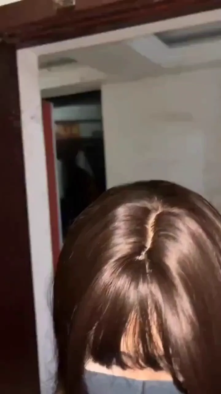 自己吓自己（九）楼里露出挑战吗？记得拍这个挑战的时候都三天没闭眼了，焦虑得睡不着🙃以至于做这个露出的时候整个人很恍惚，对摄像头或者别人家门关没关好都无所谓了，反正是完成了（我真厉害）但凡别人在家或者突然开门我都要完蛋蛋😱我的露出名言:不是每次露出都会幸运，但每次露出都有风险😜 https://t.co/ap5zNFB5Xo