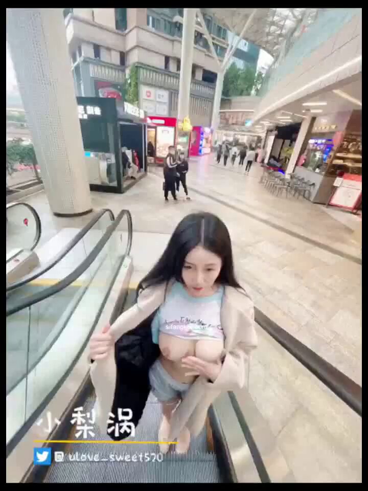 不畏人言，也是一种潇洒👍🏻
#人前露出 #骚逼 #反差 #露出 #母畜 #巨乳 #舞蹈 https://t.co/08w8rmPLwi