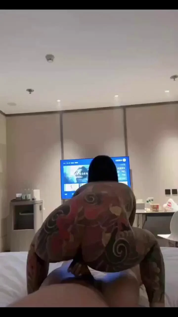 一般的鸡巴可能吃不消我这个无情的炮机哦 https://t.co/z3nR4rZ9gx