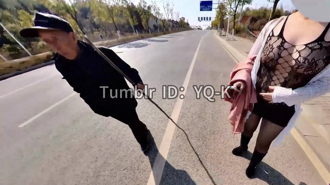 #YQK #露出 #勾引 #人前露出 #露出 下乡慰问送温暖助力乡村振兴从我做起情趣内衣马路勾引各种老头，年龄都太大了，最年轻的都快七十了，口半天都不硬，最后精液都是淌出来的。。。。投稿💌：@LC_kuking@CY_kuking https://t.co/HuSi6RpMCO