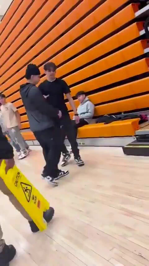 Dude Gets Hit With a Wet Floor Sign But Manages To Still Put Up a Good Fight https://t.co/RV6QFyzuew