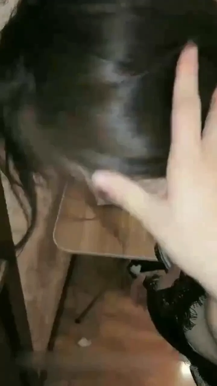 借口帮学妹修剪嫩穴的毛毛，偷偷抹点东西，小姐姐嫩穴想要的站都站不起来，看见饥渴难耐的表情小伙等了很久才插进去，水水的嫩穴让小伙内射了两次才停下~高清完整版看评论区 https://t.co/ZgiLMyKbUy