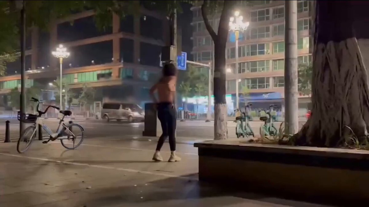 按要求完成金主爸爸的任务，当街撒尿，被路人后入 https://t.co/0ImiKkDmDg