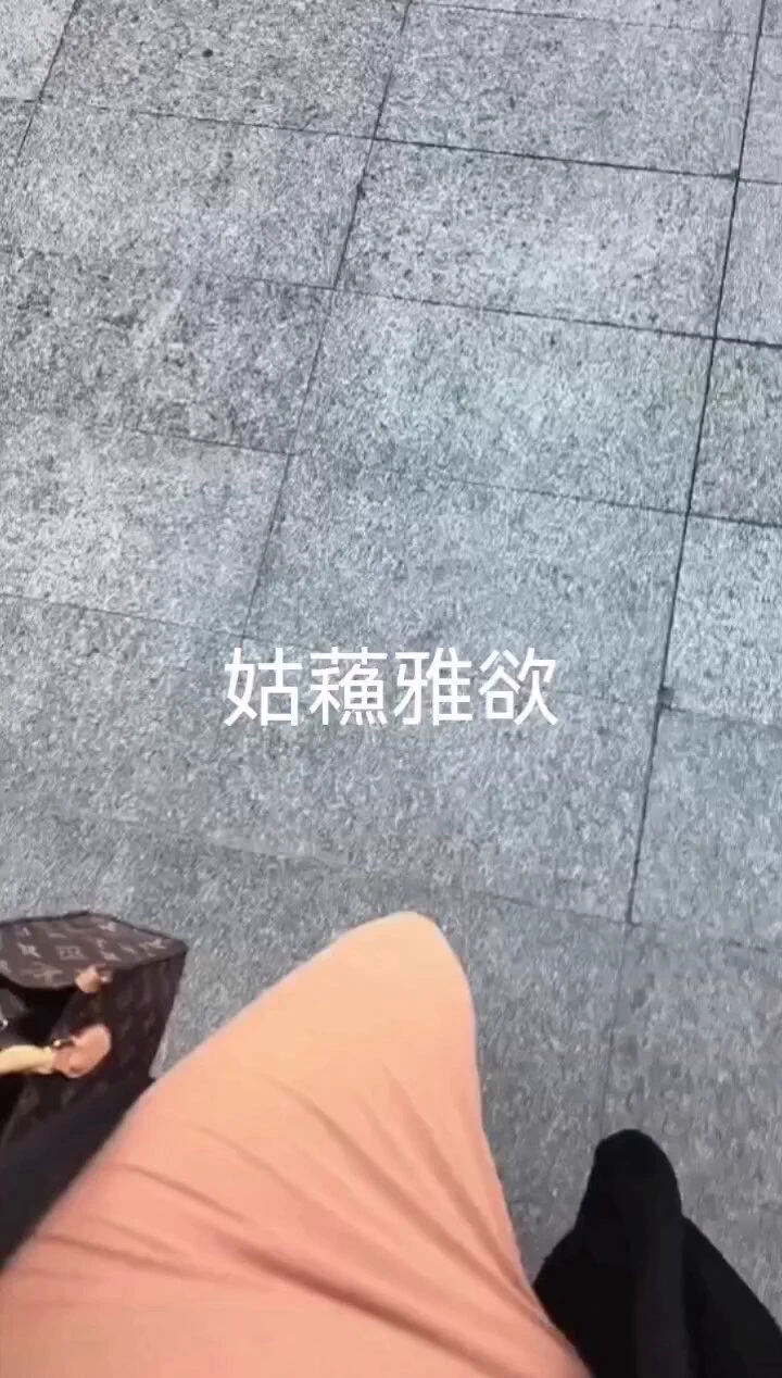 反差的老板娘😁 https://t.co/4gfa5L1T1p