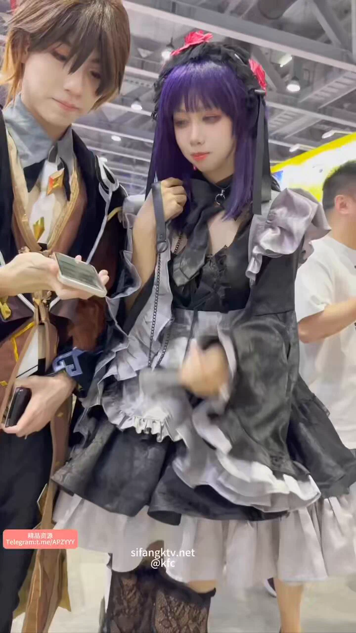 ✨极品COSER逛街 黑袜白色内尿湿了 故意露出黑森林👉: https://t.co/RJXYx0Gsdq https://t.co/bIfzjEwjhJ