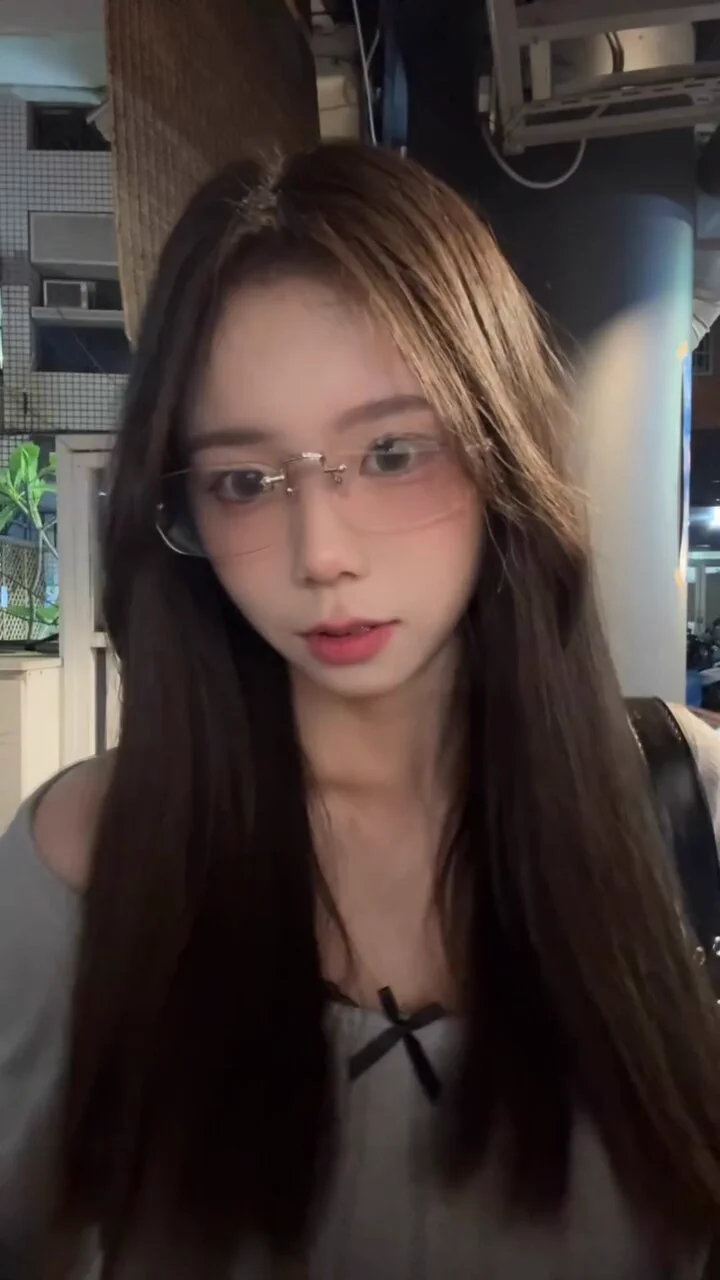 有人要跟20歲的我🥵打炮嗎？ #大學生 #按讚留言轉推讓我發現你 https://t.co/GSeMzUmKFe