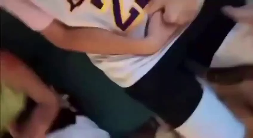 姐姐们馋弟弟的童子鸡弟弟不要急 姐姐一个个来 😍 提前带他体会成人的快乐😘完整版看评论区，获取更多精彩内容 https://t.co/xydrVdDI99