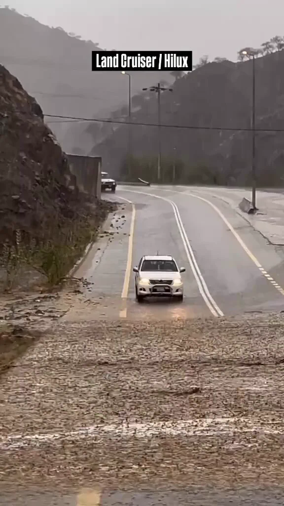 Land cruiser...🔥 https://t.co/4zmTFhhp0G