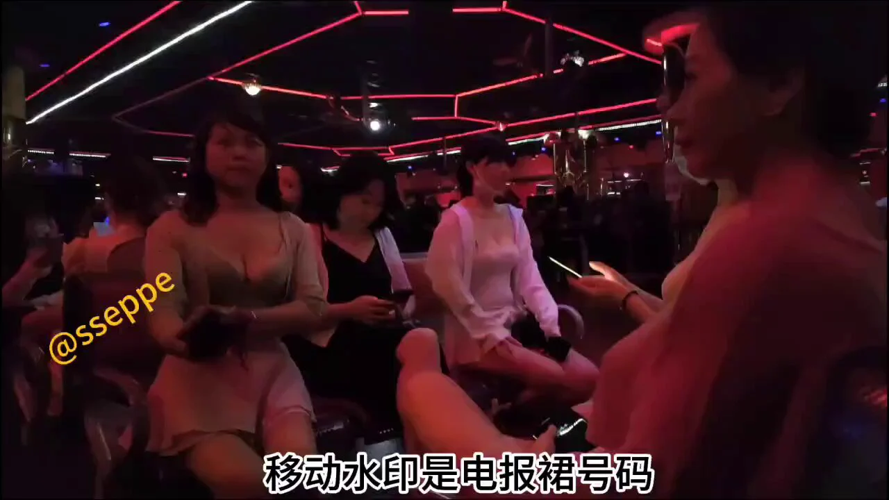 口水鼻血都流出来了:舞厅里好多露胸没穿内衣的舞女。 https://t.co/VQYlbyRRpb