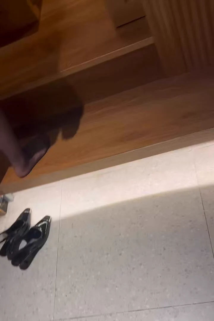开发的极品颜值美女，最后同意舔脚足交，好滑好嫩的皮肤。爱不释手。足完送她回到楼下，车里按住继续口爆 https://t.co/HYvjzJxOM2