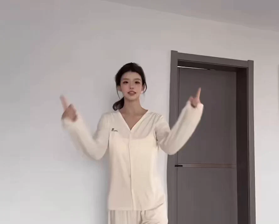 答应你们的变装来啦！！！反差脱衣版的点赞评论区发你哦❤️❤️❤️❤️❤️#女神 #反差 #楠楠酱 #精液 #母狗 https://t.co/j0oqtWnyR0