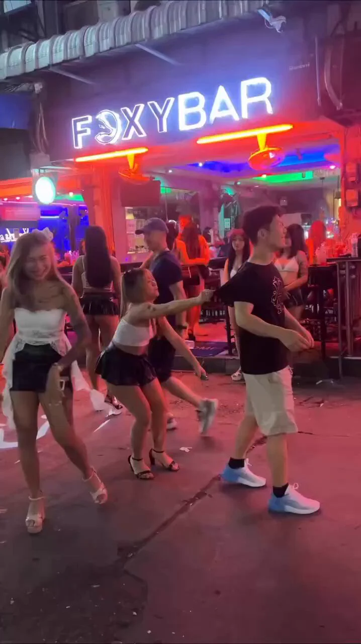 Walking down the streets of Thailand👀🇹🇭 https://t.co/TkmVm6B8Cw