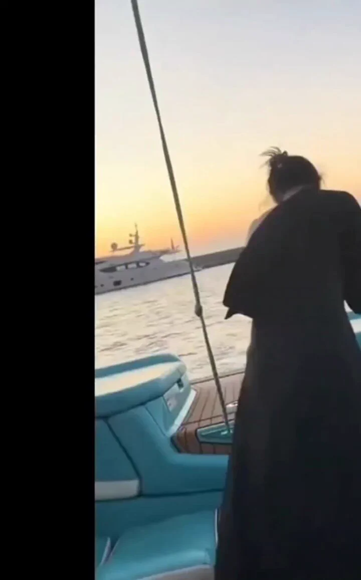 一个很牛逼的sm约调群 
群里妹子自带属性 粉b、大奶 可以做任务，不定时发各种福利， 想深入交流的兄弟快来了，骚逼都在里面 https://t.co/vdZ7DMzyeJ