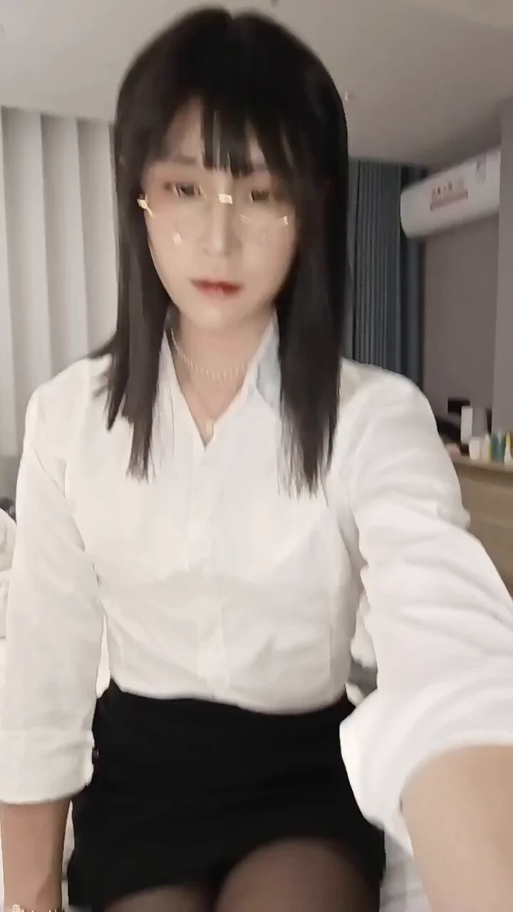 为什么总有人说我是骚逼，澄清一下，是大骚逼 https://t.co/djefdnUC21