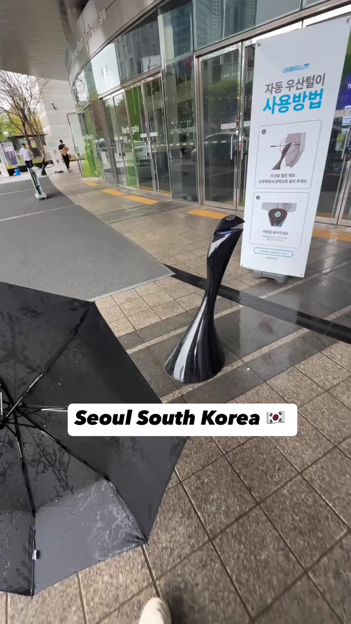 Umbrella ‘dryers’ outside places in South Korea https://t.co/POxEVqzyfl