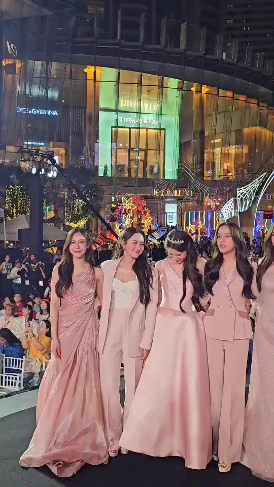 ผมส่งหน้า หน้าส่งชุด ชุดส่งคน ปึ้ง !.#บ้านวาทินวาณิช#4ElementsPressCon#Ch7HD https://t.co/NaRQ2y5cMT